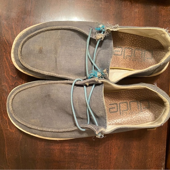 3 pair Hey Dude Bundle 1 blue pair 1 tan pair and 1 grey pair - Picture 7 of 12